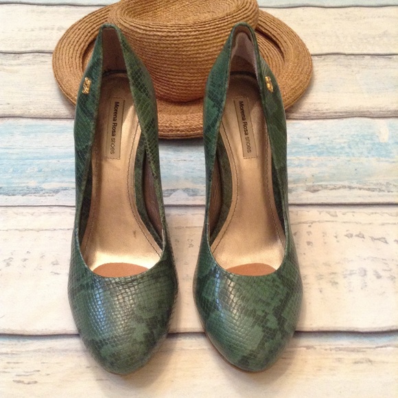 MORENO ROSA Green Python Snake Skin Heels - Picture 2 of 7